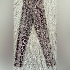 New! Onzie Snake Print Leggings Size Small